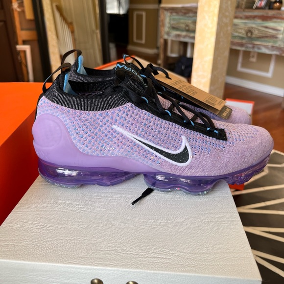 **SOLD** Nike Air VaporMax 2021 Flyknit "Lilac/Black/Barely Grape/Universi Blue" - Picture 3 of 16